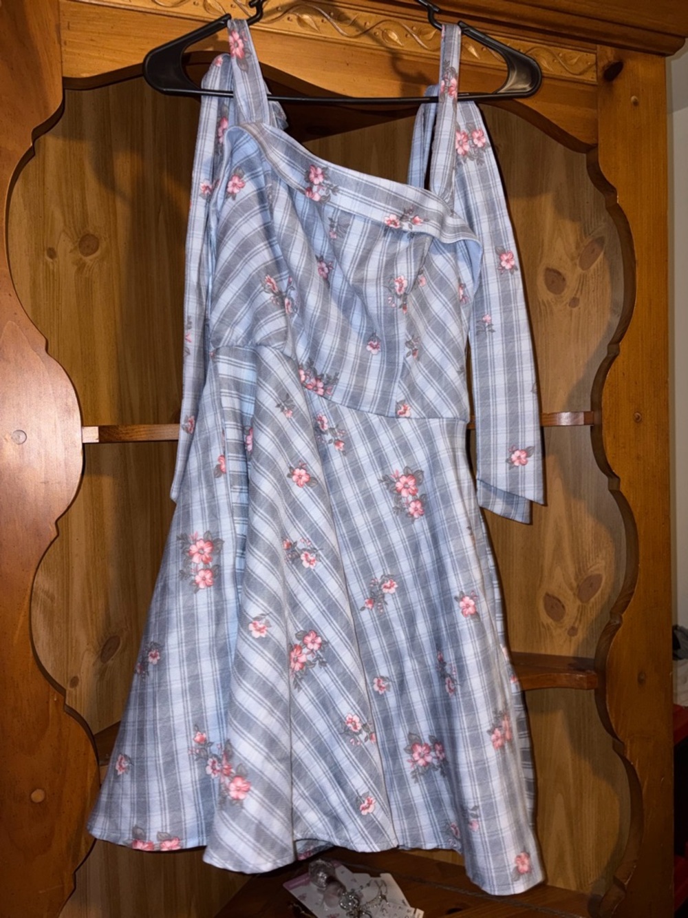 Cute spring dress!